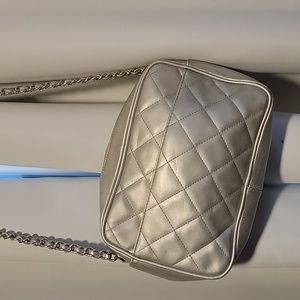Giani Bernini Silver Crossbody Bag 8.5 × 7 in. 19 in silver chain strap.